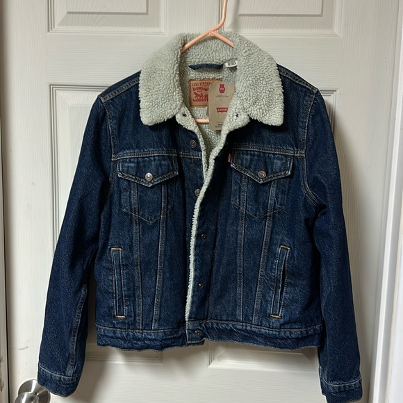 Signature by Levi Strauss Jackets & Blazers - Sherpa lined Levi Jacket sz Large NEW